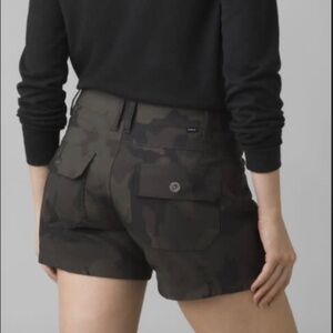 NWOT 💗 PRANA Halle Short II Camo 5" Shorts with Pockets UPF 50+ Black Gray 10